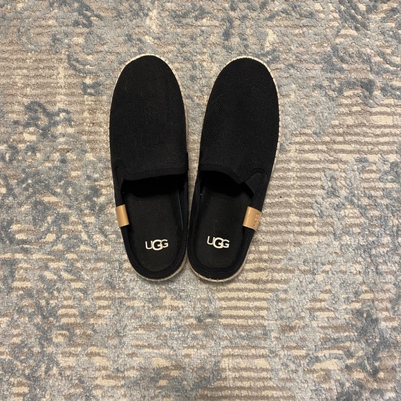 UGG Delu Fabric Slip-On Sneaker in black size 6.5 - Picture 2 of 3